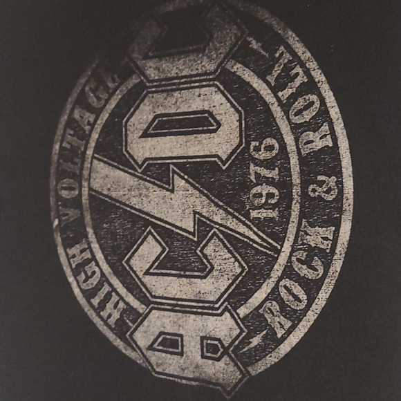 Tee-Shirt - Picture 2 of 4